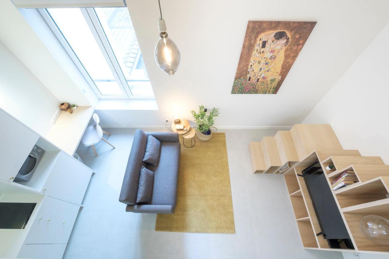 Apartment With View *